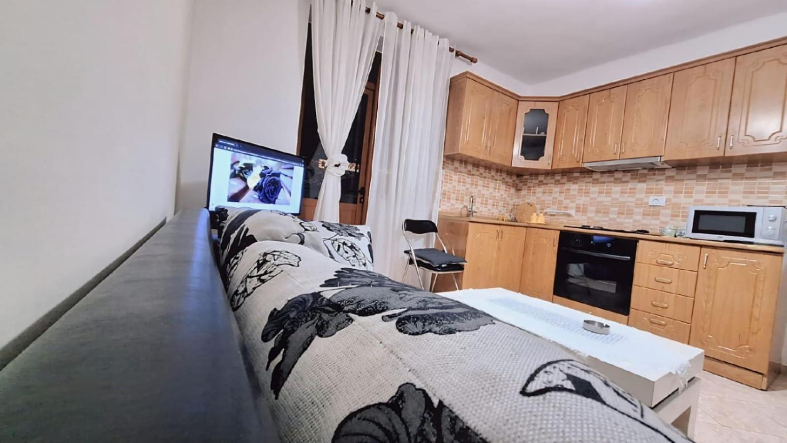 Promenade Apartment In City Centre Berat Luaran gambar