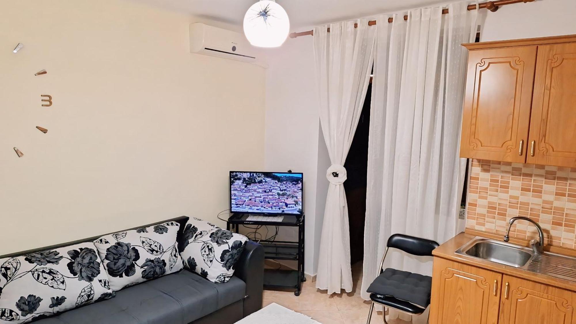 Promenade Apartment In City Centre Berat Luaran gambar