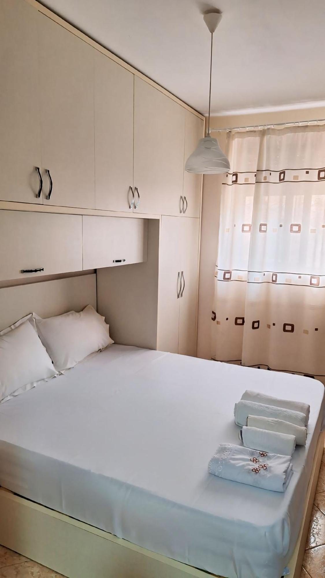 Promenade Apartment In City Centre Berat Luaran gambar